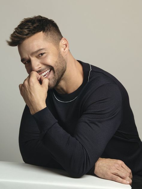 Gold Frame Gallery Wall, Gallery Wall Frames, Ricky Martin, Celebrities, Wall, Fictional Characters, On Instagram, Instagram