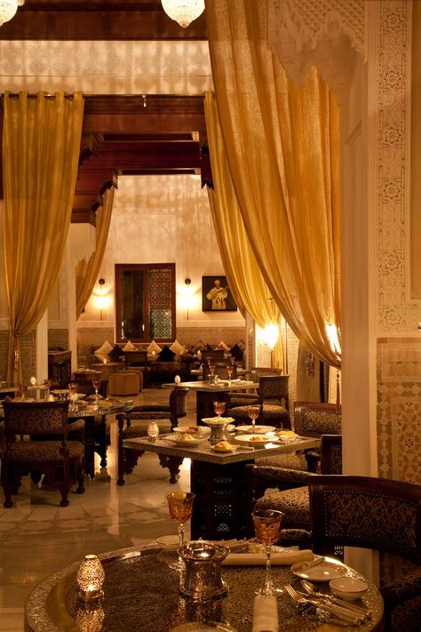 Moroccan Restaurant Interior, Royal Mansour Marrakech, Morocco Hotel, Moroccan Restaurant, Elegant Restaurants, Style Salon, Decoration Restaurant, Moroccan Homes, Romantic Restaurant