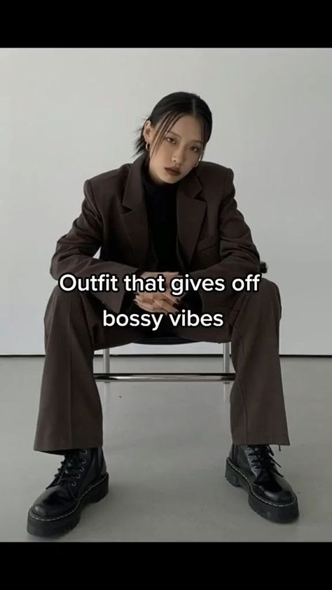 Women In Suits Aesthetic, Blazer Outfits Women, Oversized Hoodie Outfit, Oversized Blazer Outfit, Boyish Outfits, Oversize Outfit, Woman In Suit, Outfit Oversize, Womens Faux Fur Coat