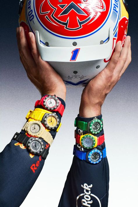 TAG Heuer fait renaître sa mythique montre Formula 1 avec Kith – Masculin.com Tag Heuer Formula 1, New G Shock, Christopher Ward, First Watch, Tag Heuer Formula, Swiss Watch, Casio G Shock, Sneaker Collection, Tag Heuer