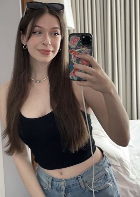 hannah Fem Faceclaims, Hannah Rose, Shes Amazing, Dancing Queen, Art References, Youtubers, Dancing, Queen, Quick Saves