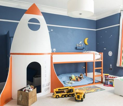 Rocket bedroom inspirations | Find more furniture designs out of this world for the perfect rocket themed bedroom. Go to CIRCU.NET or clique in the picture! Rocket Bedroom, Rocket Bed, Boys Space Bedroom, Space Themed Bedroom, Kura Bed, Space Themed Room, Kids Bedroom Inspiration, Themed Bedroom, Space Room