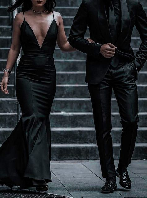 Aesthetic mafia couple outfits Italian Mafia Women, Mafia Wives, Foto Cowgirl, Ball Aesthetic, Gentleman Aesthetic, Words Of Affirmation, Aesthetic Women, Feminine Aesthetic, Couple Outfits