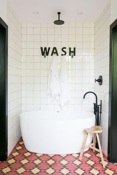 It is possible to fit a small bathtub into your cozy bathroom, and there are more options than you might think. Small Soaking Tub, Soaking Tubs, Small Bathtub, Cozy Bathroom, Small Tub, Red Floor, Bathroom Design Trends, Bad Inspiration, Small Bathroom Makeover