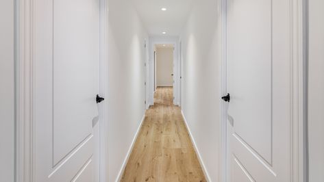 Long Narrow Hallway Ideas, Small Foyer Ideas, Long Narrow Hallway, Entrance Foyer Design, Foyer Ideas Entryway, Hallway Colours, Narrow Hallway Ideas, Small Hallway Ideas, Dark Hallway