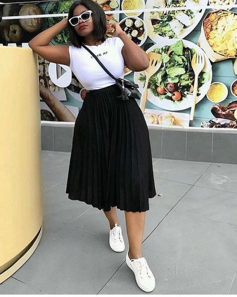 Pleated Skirt Outfit, Mode Turban, Simple Tee, Skirt And Sneakers, Modest Wear, Classy Casual Outfits, Person Standing, Casual Chic Outfit, Modest Fashion Outfits