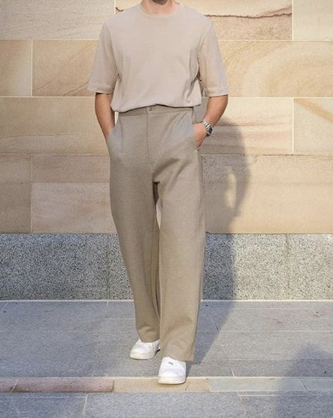 Dark Academia Pants Men, Mens High Waisted Trousers, Baggy Trousers Outfit, Cream Trousers Outfit, Khaki Pants Outfit Men, Japan Men Fashion, Korean Outfits Men, Chinos Men Outfit, Trousers Outfit Men