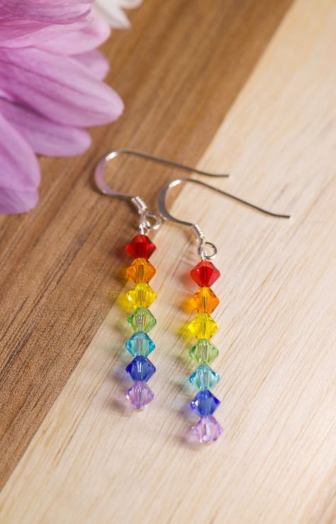 Handmade Swarovski Earrings, Small Diy Earrings, Earrings Beaded Handmade, Rainbow Jewelry Diy, Earring Handmade Ideas, Diy Simple Earrings, Easy Handmade Earrings, Rainbow Beaded Jewelry, Beads Earing Ideas