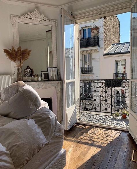 Apartment Aesthetic, Parisian Apartment, 아파트 인테리어, Aesthetic Rooms, Paris Apartments, Dream Apartment, House Room, House Goals, Dream Rooms