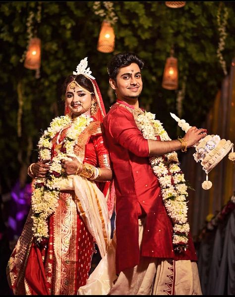 Bengali Wedding Photography Couple, Groom Bengali Wedding Outfits, Bangali Couple Wedding Pose, Bengali Marriage Photography, Bengali Wedding Photoshoot, Bengali Groom Outfit Wedding, Bengali Wedding Couple Poses, Bengali Couples Photography, Bengali Wedding Couple