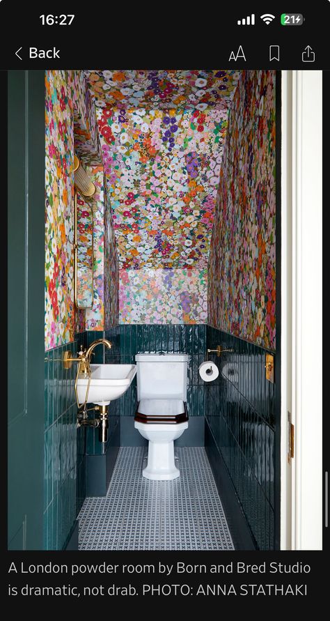 Funky Toilet Decor, Colourful Toilet, Funky Toilet, Quirky Bathroom Ideas, Downstairs Wc, Quirky Bathroom, Toilet Room Decor, Downstairs Loo, Powder Room Design