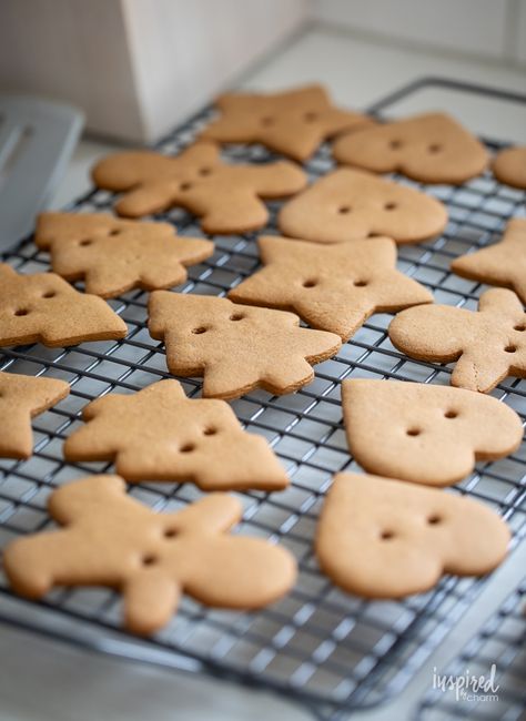 Embrace the joy of a homemade holiday with this Gingerbread Cookie Garland. This step-by-step guide will walk you through creating a picture-perfect Christmas garland out of gingerbread cookies and ribbon that's as fun to make as it is beautiful. Homemade Holiday, Gingerbread Cookie, Christmas Garland, Perfect Christmas, Gingerbread Cookies, Step Guide, Picture Perfect, Gingerbread, Step By Step