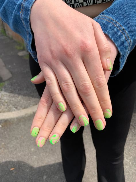 Neon Green Nails Ideas, Lime Green Nails Design Ideas, Neon Green Nail Art, Green Swirl Nails, Green Nails Ideas, Green Nail Design, Lime Green Nails, Swirl Nails, Neon Green Nails