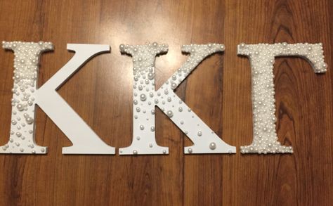 Sorority letters I made using all different sized pearls! Just need letters, pearls, and hot glue. #KKG #ΚΚΓ #kappa Pearl Sorority Letters, Decorated Sorority Letters, Greek Letters Painted, Delta Gamma Letters, Sorority Letters, Pearl Letters, Sorority Big Little, Kappa Kappa Gamma, Delta Gamma