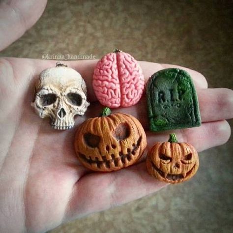 Krinna Handmade. Art and other stuff. Skull Jackolantern, Clay Creepy, Polymer Clay Halloween, Clay Fairy, Halloween Clay, Clay Magnets, Polymer Clay Diy, Cute Polymer Clay, Clay Jewelry Diy