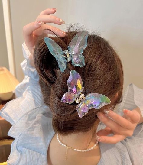 Beer For Hair, Blue Hair Accessories, Peinados Fáciles Para Cabello Corto, Butterfly Hair Clip, Girl's Back, Claw Hair Clips, Butterfly Hair, Very Long Hair, Mermaid Hair