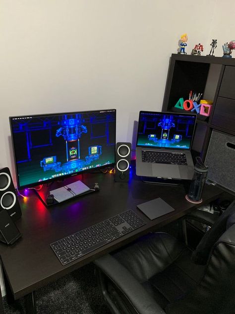 Gaming Desk Organization, Monitor And Laptop Desk Setup, Laptop And Monitor Desk Setup, Setup Notebook, Double Monitor Setup, Gaming Battlestation, Gaming Laptop Setup, Laptop Setup, Laptop Gaming Setup