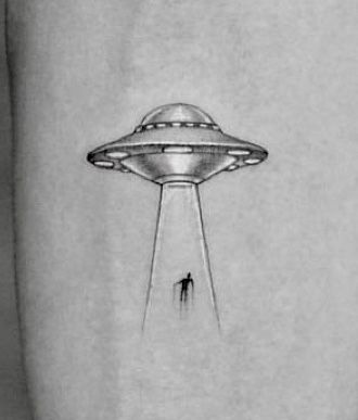 Spaceship Tattoo Design, Alien Ship Tattoo, Alien Spaceship Drawing, Alien Spaceship Tattoo, Alien Abduction Tattoo, Ufo Tattoo Design, Ufo Drawing, Spaceship Drawing, Spaceship Tattoo