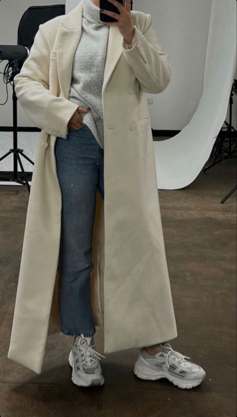 Winter outfit idea with a long overcoat Long White Winter Coat, Cream Long Jacket Outfit, White Coat Hijab Outfit, White Leather Coat Outfits, White Overcoat Outfit Women, Beige Overcoat Outfit Women, Long Cream Coat Outfit, Cream Long Coat Outfit, White Long Coat Outfit