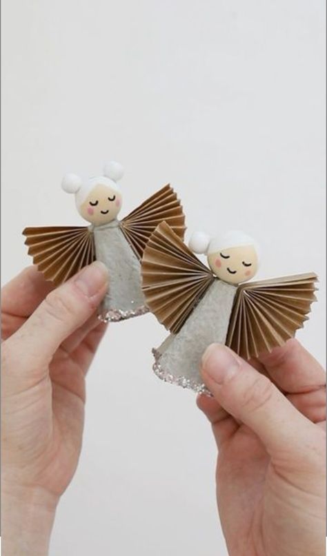 Wooden Beads Crafts, Angel Ornaments Diy, Diy Angel Ornaments, Advent Crafts, Christmas Angel Crafts, Wood Angel, Curved Furniture, Egg Carton Crafts, Handmade Christmas Crafts