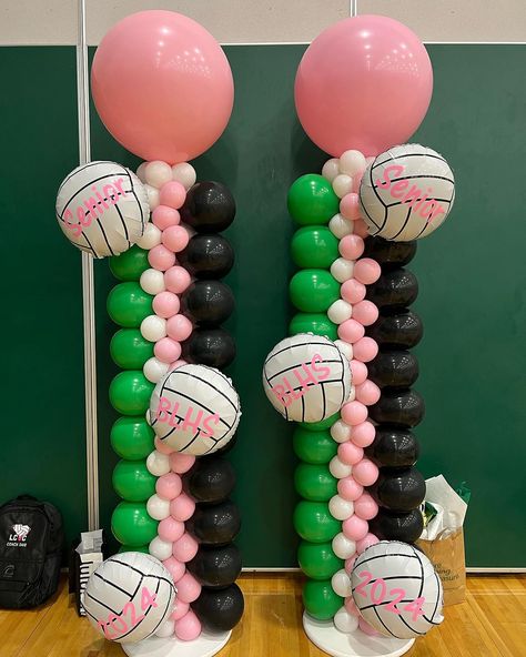 Senior Night Theme Ideas, Senior Night Backdrop Ideas, Volleyball Photo Backdrop, Volleyball Balloon Columns, Senior Day Decorations Sports, Volleyball Balloon Bouquet, Senior Night Gym Decorations Volleyball, Volleyball Parade Float Ideas, Volleyball Balloon Arch