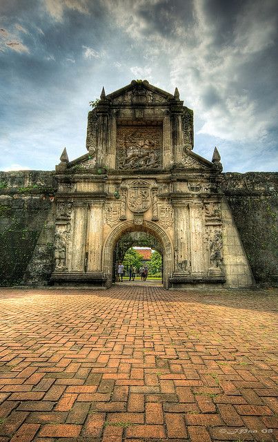 Prenup Option: Fort Santiago Sinaunang Panahon Background, Fort Santiago Intramuros Aesthetic, Fort Santiago Intramuros Photography, Spanish Era Philippines Aesthetic, Filipino Aesthetic, Places In The Philippines, Philippines Destinations, Philippine Architecture, Fort Santiago