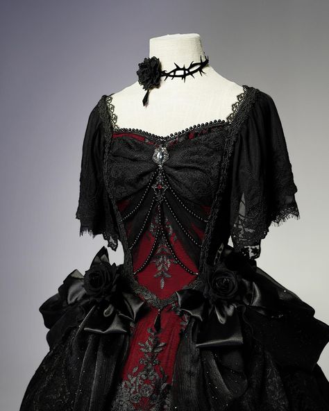 🖤❤️Gorgeous Gothic Lolita dress with embroidery details. 🛒👉Search 'LINGX-017' on devilinspired.com #devilinspired #gothic #gothicdress #gothicgirl #lolitafashionstyle #lolitacoord #gorgeousdress #vampiregoth Dresses One Piece, Vampire Dress, Floral Embroidery Dress, Dark Queen, Glamorous Outfits, Free Dresses, Gothic Dress, Fashion Inspiration Design, Fancy Outfits