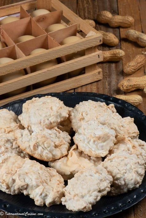 Sudanese peanut macaroons are called ful sudani and are little light bites we loved with a cup of Sudanese cinnamon tea. A quick and easy recipe. Sudanese Sweets, Sudanese Desserts, Sudanese Food Recipes, Sudanese Recipes, Sudan Recipe, Sudanese Food, Appetizer Menu, Light Bites, Authentic Recipes