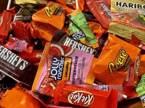 The 71 candies you’ll meet on Halloween, ranked best to worst Worst Halloween Candy, Charleston Chew, Weird Oreo Flavors, Nestle Crunch, Reese's Chocolate, Apple Pop, Cinnamon Candy, Coconut Candy, Oreo Flavors