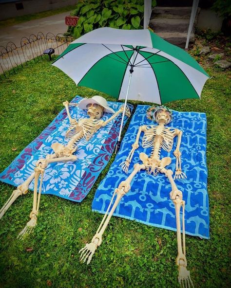 Summerween Party, 23 Bday, Skeleton Ideas, Funny Halloween Decorations, Halloween Glam, Halloween Camping, Halloween Diy Outdoor, Halloween Skeleton Decorations, Halloween Outside