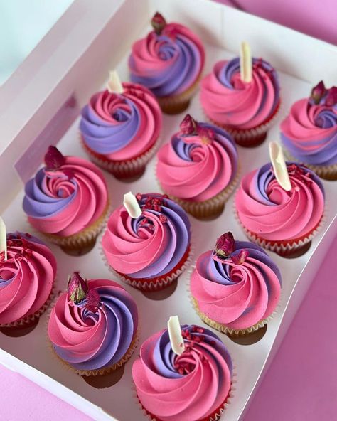 The Menu Cakery (@themenucakery) • Instagram photos and videos Pink And Purple Cupcake Ideas, Pink And Purple Cupcakes, Ombre Cupcakes, Blueberry Milkshake, Lilac Fairy, Purple Cupcakes, Cupcake Frosting, Pink Cupcakes, Cupcake Cake