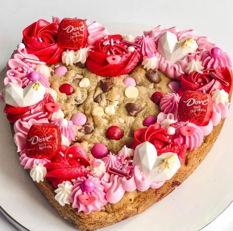 Heart Cookie Cake, Cookie Cake Valentines Day, Heart Shape Cookie Cake, Valentine’s Day Cookie Cake, Valentine’s Day Cookie Cake Design, Mother’s Day Heart Cookie Cake, Valentines Cakes And Cupcakes, Large Heart Cookie Valentines Day, Pastel Desserts