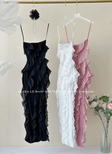 Bandana Cap, Layered Ruffle Dress, Chic Dress Classy, Looks Country, Prom Dress Inspiration, Pretty Prom Dresses, Easy Trendy Outfits, Glam Dresses, Fashion Design Clothes