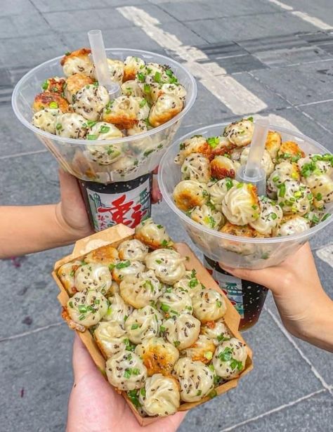 Sheng Jian Bao, Shanghai Food, Japan Street Food, Best Freeze Dried Food, Chinese Street Food, Catering Food Displays, Simple Family Meals, Chinese Dumplings, Soul Food Dinner