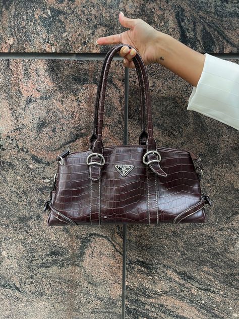 Vintage Bag Outfit, Prada Vintage Bag, Vintage Prada Bag, Y2k Bags, Vintage Designer Handbags, Prada Purses, Vintage Designer Bags, Fancy Bags, Brown Handbag