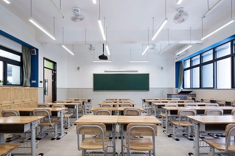 Korean University Classroom, Korean Classroom, Highschool Design, Escuela Aesthetic, Classroom Architecture, Classroom Aesthetic, Classroom Interior, College Architecture, School Building Design