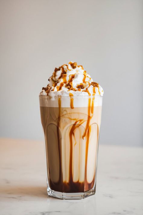 Salted Caramel Mocha - HowdyKitchen Frother Recipes, Toffee Nut Latte, Cinnamon Dolce Latte, Baileys Recipes, Salted Caramel Mocha, Toffee Nut, Chocolate And Caramel, Mocha Mousse, Fall Drink