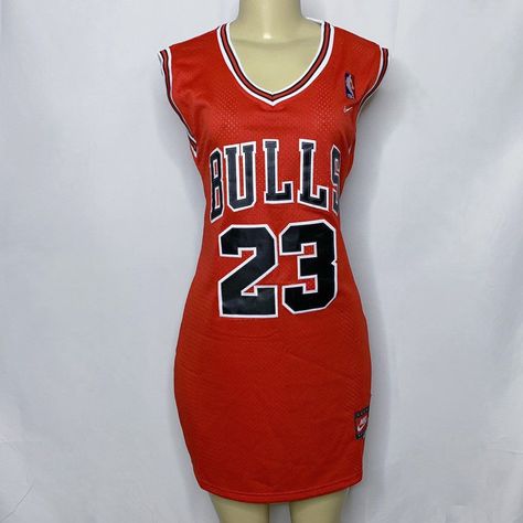 Sade Outfits, Chicago Bulls Dress, Nba Jersey Dress, Bulls Outfit, Jersey Dress Outfit, Lakers Outfit, Chicago Bulls Outfit, Streetwear Outfit Men, Jordan Year