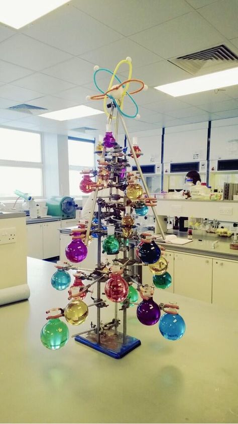 Plymouth University, Chemistry Art, Holiday Science, Christmas Science, Traditional Colonial, Colonial Christmas, Science Themes, Black Christmas Trees, Cool Christmas Trees