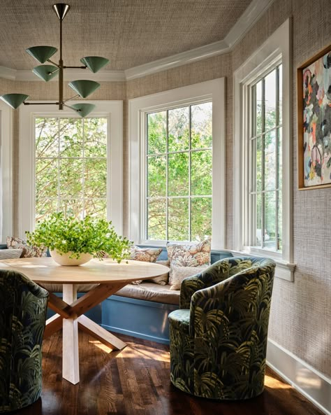 John Saladino, Dining Nooks, Fabric Dining Room Chairs, Breakfast Rooms, Cozy Breakfast Nook, Sunroom Ideas, Creative Wall Art, American Houses, Austin Homes