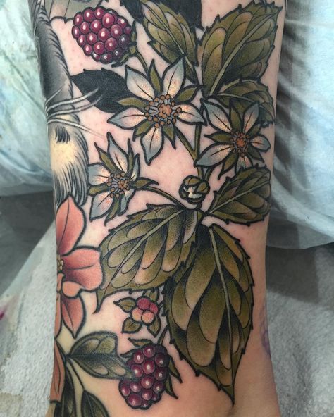 8,032 Likes, 85 Comments - Kirsten Holliday (@onholliday) on Instagram: “Working on @lilbabydaph today ” Wildflowers Tattoo, Tattoo Nature, Tattoo Color, Tattoos Geometric, Geniale Tattoos, Trendy Tattoo, Botanical Tattoo, Nature Tattoos, Trendy Tattoos