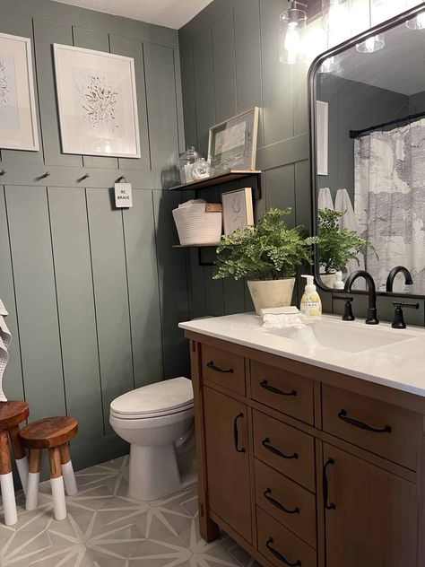 Big Style, Small Space : Bathroom Makeover Dark Green Bathrooms, Masculine Bathroom, Neutral Bathroom Decor, Mens Bathroom, Half Bathroom Decor, Modern Small Bathrooms, Man Cave Bathroom, Timeless Bathroom, Small Bathroom Makeover