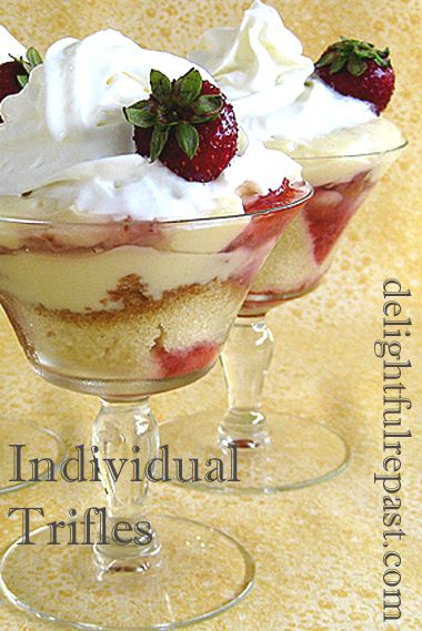 Small Trifle Recipes, Trifle For Two, Small Trifle Desserts, Triffle Desserts Cups, English Trifle Recipe Traditional, Soup Soiree, Individual Trifle Desserts Cups, British Trifle Recipe, Individual Trifle