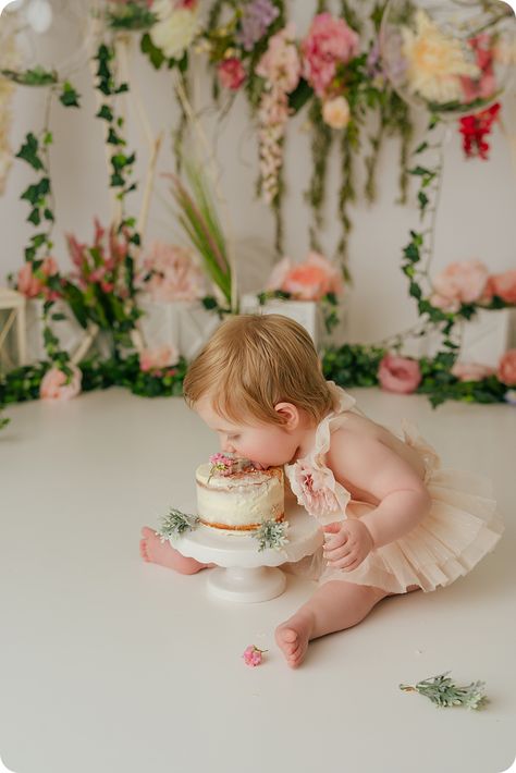 Fairy Theme First Birthday Photoshoot, Forest Theme Birthday Party Girl, Cottage Core Cake Smash, Enchanted Forest 1st Birthday Photoshoot, Enchanted Forest Smash Cake, Fairy First Birthday Party Smash Cake, Fairy Cake Smash Photography, Enchanted Forest Theme First Birthday, Smash Cake Fairy Theme