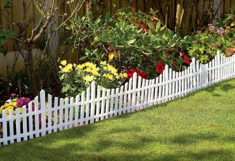 Great Ideas Set of 4 Mini White Garden Picket Fence Panels - Wood Effect Plastic Lawn Edging For Plant Borders And Flowerbeds Plastic Lawn Edging, Small Garden Fence, Picket Fence Garden, Short Fence, Fence Planning, Flower Bed Edging, Small Front Gardens, Picket Fence Panels, Brick Fence