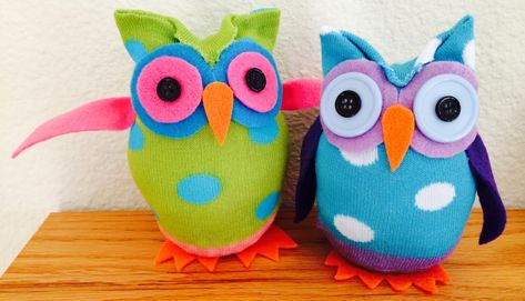 Sock Penguin, Sock Owl, Sensory Diy, No Sew Crafts, Sock Projects, Owl Socks, Sock Ideas, Sew Crafts, Puppets Diy