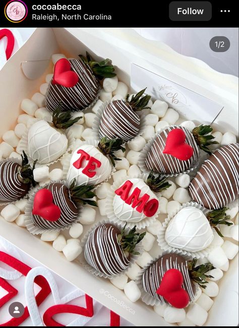 Fancy Strawberries, Chocolate Coverd Strawberries, Valentines Day Sweets, Chocolate Hearts Candy, Valentine Chocolate Covered Strawberries, Chocolate San Valentin, Valentines Party Food, Strawberry Ideas, Treat Business