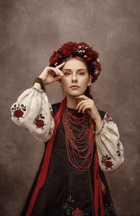 Slavic Clothing, Ukrainian Wedding, Ukrainian Clothing, Ukrainian Dress, European Outfit, National Clothes, Folk Clothing, Present Perfect, Ukrainian Art