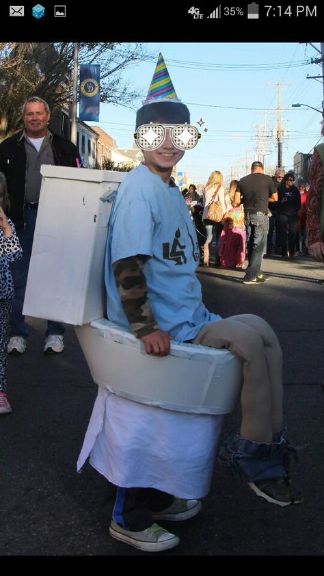 Toilet Halloween costume Toilet Costume, Halloween Costumes Makeup, Costume Makeup, Costume Halloween, Halloween Funny, Costume Ideas, Halloween Costume, Captain Hat, Halloween Costumes