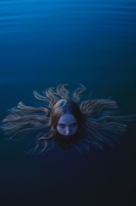 Waternymph Aesthetic, Person Coming Out Of Water, Mermaid Inspired Photoshoot, Melancholy Aesthetic Photography, Head Coming Out Of Water, Love Obsession, Dark Mermaid, Lake Photoshoot, Water Shoot